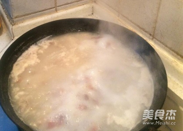 雪花<a href=/shicai/rouqin/NiuRou/index.html target=_blank><u>牛肉</u></a>冻的做法