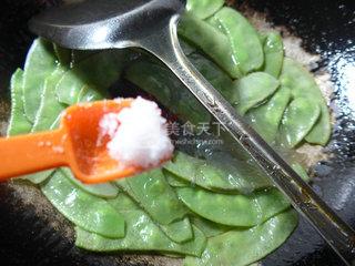 <a href=/shicai/shucai/BianDou/index.html target=_blank><u>扁豆</u></a>炒<a href=/shicai/mimian/FenTiao/index.html target=_blank><u>粉条</u></a>