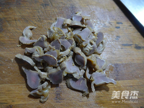 <a href=/shicai/rouqin/JiZhen/index.html target=_blank><u>鸡胗</u></a>炒<a href=/shicai/shucai/TuDou/index.html target=_blank><u>土豆</u></a>的做法