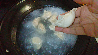 <a href=/shicai/shucai/XiHongShi/index.html target=_blank><u>西红柿</u></a><a href=/shicai/rouqin/JiDan/index.html target=_blank><u>鸡蛋</u></a>馅儿饺子