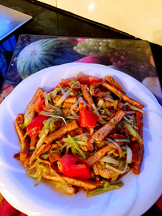 <a href=/shicai/shucai/JiuHuang/index.html target=_blank><u>韭黄</u></a>炒<a href=/shicai/mimian/DouFu/index.html target=_blank><u>豆腐</u></a>