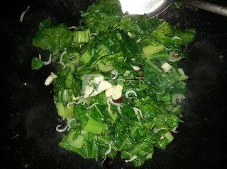 <a href=/shicai/shucai/JieCai/index.html target=_blank><u>芥菜</u></a>炒<a href=/shicai/shuichanpin/YinYu/index.html target=_blank><u>银鱼</u></a>