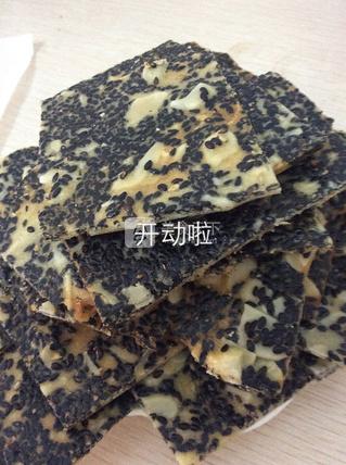 <a href=/shicai/guopin/HeiZhiMa/index.html target=_blank><u>黑<a href=/shicai/guopin/ZhiMa/index.html target=_blank><u>芝麻</u></a></u></a><a href=/shicai/guopin/XingRen/index.html target=_blank><u><a href=/shicai/guopin/Xing/index.html target=_blank><u>杏</u></a>仁</u></a>蛋白脆