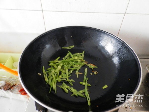 <a href=/shicai/mimian/YunDou/index.html target=_blank><u>芸豆</u></a>蛋炒饭的做法