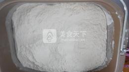 <a href=/shicai/shucai/NanGua/index.html target=_blank><u>南瓜</u></a>玫瑰<a href=/shicai/mimian/MianBao/index.html target=_blank><u>面包</u></a>