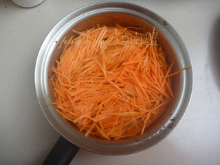 肉末<a href=/shicai/shucai/HuLuoBo/index.html target=_blank><u>胡<a href=/shicai/shucai/LuoBo/index.html target=_blank><u>萝卜</u></a></u></a>丝