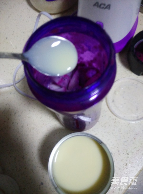 <a href=/shicai/guopin/HuoLongGuo/index.html target=_blank><u>火龙果</u></a>奶昔的做法