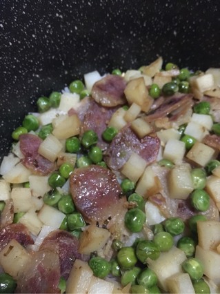 <a href=/shicai/rouqin/XiangChang/index.html target=_blank><u>香肠</u></a>焖饭