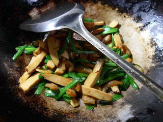 <a href=/shicai/shucai/JiuCai/index.html target=_blank><u>韭菜</u></a>开洋炒<a href=/shicai/mimian/XiangGan/index.html target=_blank><u>香干</u></a>