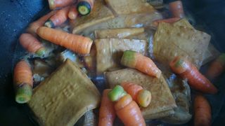 香芹红椒<a href=/shicai/mimian/DouGan/index.html target=_blank><u>豆干</u></a>