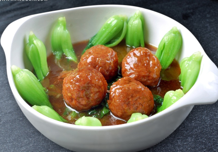 <a href=zt/hsszt target=_blank><u>红烧狮子头</u></a>的家常做法