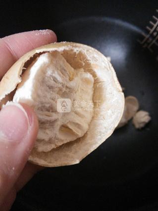 <a href=/shicai/guopin/LuoHanGuo/index.html target=_blank><u>罗汉果</u></a><a href=/shicai/guopin/ShanZha/index.html target=_blank><u>山楂</u></a>酱