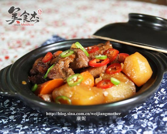 <a href=/shicai/shucai/HuLuoBo/index.html target=_blank><u>胡<a href=/shicai/shucai/LuoBo/index.html target=_blank><u>萝卜</u></a></u></a><a href=/shicai/shucai/TuDou/index.html target=_blank><u>土豆</u></a>炖<a href=/shicai/rouqin/NiuNan/index.html target=_blank><u>牛腩</u></a>Ey.jpg