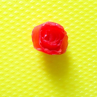 <a href=/shicai/shucai/XiHongShi/index.html target=_blank><u>西红柿</u></a>爱心与玫瑰