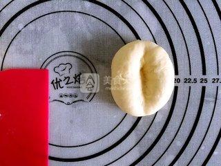 肠仔<a href=/shicai/mimian/MianBao/index.html target=_blank><u>面包</u></a>
