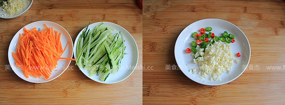 凉拌<a href=/shicai/mimian/JueGenFen/index.html target=_blank><u>蕨根粉</u></a>SO.jpg