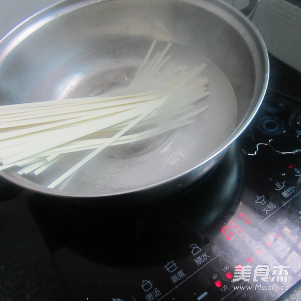 鱼香川味酱拌面的做法