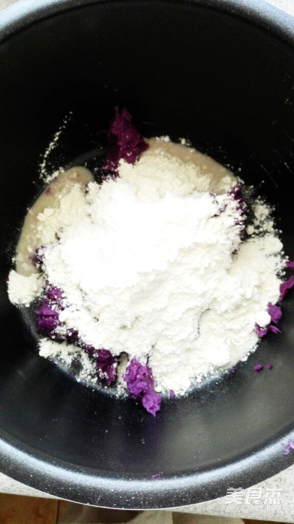 浪漫的<a href=/shicai/shucai/MeiGuiHua/index.html target=_blank><u>玫瑰花</u></a>馒头的做法