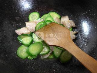 盐炒肉炒小青瓜