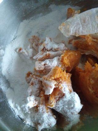 <a href=/shicai/mimian/NuoMi/index.html target=_blank><u>糯米</u></a><a href=/shicai/shucai/NanGua/index.html target=_blank><u>南瓜</u></a>饼