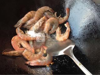 <a href=/shicai/shucai/TongHao/index.html target=_blank><u>茼蒿</u></a>炒海虾