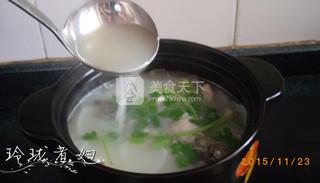 <a href=/shicai/shuichanpin/JiYu/index.html target=_blank><u>鲫鱼</u></a><a href=/shicai/shucai/LuoBo/index.html target=_blank><u>萝卜</u></a>汤