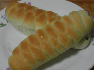 <a href=/shicai/rouqin/XiangChang/index.html target=_blank><u>香肠</u></a>餐包之柳叶形