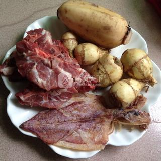 <a href=/shicai/shuichanpin/YouYu/index.html target=_blank><u>鱿鱼</u></a>茨菰莲<a href=/shicai/shucai/Ou/index.html target=_blank><u>藕</u></a>骨头汤