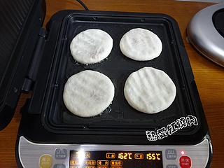 <a href=/shicai/shucai/BaiLuoBo/index.html target=_blank><u>白<a href=/shicai/shucai/LuoBo/index.html target=_blank><u>萝卜</u></a></u></a><a href=/shicai/rouqin/ZhuRou/index.html target=_blank><u>猪肉</u></a>馅饼