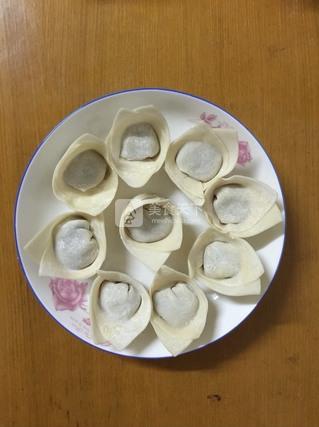 鲜虾<a href=/shicai/shucai/XiangGu/index.html target=_blank><u>香菇</u></a><a href=/shicai/shucai/QingCai/index.html target=_blank><u>青菜</u></a>肉馄饨