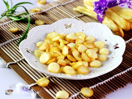 <a href=/shicai/rouqin/JiDan/index.html target=_blank><u>鸡蛋</u></a>小饼干的做法
