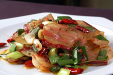 <a href=/shicai/shucai/SuanMiao/index.html target=_blank><u>蒜苗</u></a>炒<a href=/shicai/rouqin/LaRou/index.html target=_blank><u>腊肉</u></a>