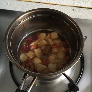 红<a href=/shicai/guopin/Zao/index.html target=_blank><u>枣</u></a>马蹄红糖水