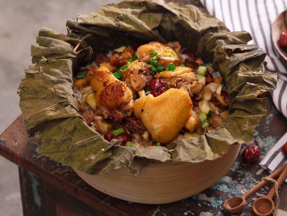 怎么做<a href=/shicai/shucai/BanLi/index.html target=_blank><u>板栗</u></a>红<a href=/shicai/guopin/Zao/index.html target=_blank><u>枣</u></a><a href=/shicai/mimian/NuoMi/index.html target=_blank><u>糯米</u></a>鸡?