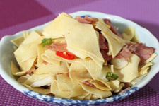 <a href=/shicai/mimian/DouPi/index.html target=_blank><u>豆皮</u></a>的做法大全