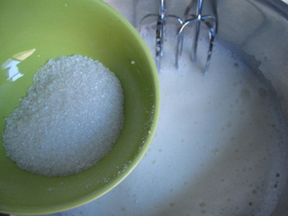 <a href=/shicai/mimian/SuanNai/index.html target=_blank><u>酸奶</u></a>蛋糕