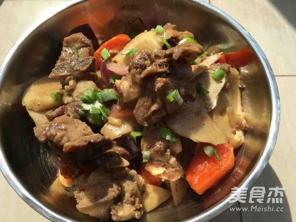 <a href=/shicai/rouqin/YangPai/index.html target=_blank><u>羊排</u></a>炖<a href=/shicai/shucai/DongSun/index.html target=_blank><u>冬笋</u></a>的做法