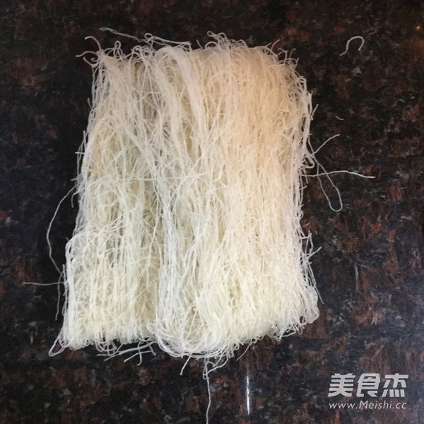 <a href=/shicai/shucai/XiHongShi/index.html target=_blank><u>西红柿</u></a>松柳<a href=/shicai/rouqin/JiDan/index.html target=_blank><u>鸡蛋</u></a>粉的做法