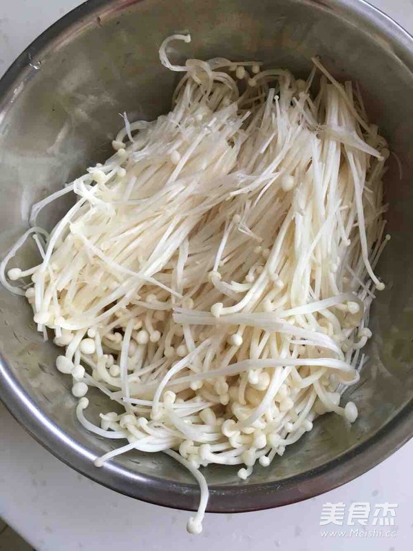 <a href=zt/lbjzg target=_blank><u>凉拌金针菇</u></a>的做法