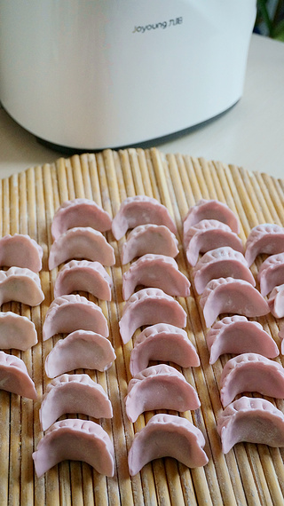 <a href=/shicai/rouqin/ZhuRou/index.html target=_blank><u>猪肉</u></a><a href=/shicai/guopin/Xing/index.html target=_blank><u>杏</u></a>鲍菇水饺