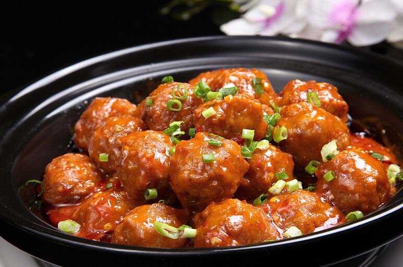 <a href=zt/hsszt target=_blank><u>红烧狮子头</u></a>的家常做法3