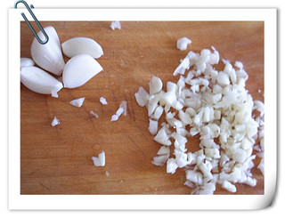 金蒜烤<a href=/shicai/shuichanpin/QiuDaoYu/index.html target=_blank><u>秋刀鱼</u></a>