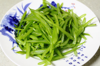 家常小炒:<a href=/shicai/shucai/BianDou/index.html target=_blank><u>扁豆</u></a>炒肉