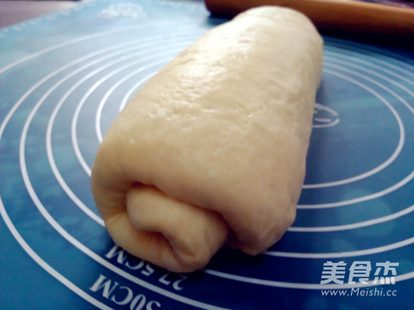 <a href=/shicai/mimian/MianBao/index.html target=_blank><u>面包</u></a>机炼奶<a href=/shicai/shucai/ZiShu/index.html target=_blank><u>紫薯</u></a><a href=/shicai/mimian/TuSi/index.html target=_blank><u>吐司</u></a>的做法