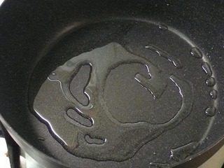 <a href=/shicai/shucai/XiangCai/index.html target=_blank><u>香菜</u></a>红萝丝煎蛋