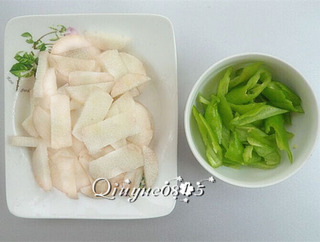 魔竽<a href=/shicai/mimian/DouFu/index.html target=_blank><u>豆腐</u></a>炒<a href=/shicai/shucai/ShanYao/index.html target=_blank><u>山药</u></a>