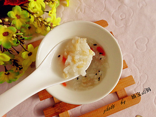 <a href=/shicai/mimian/DaMi/index.html target=_blank><u>大米</u></a><a href=/shicai/mimian/YanMai/index.html target=_blank><u>燕麦</u></a><a href=/shicai/guopin/GouQi/index.html target=_blank><u>枸杞</u></a>粥