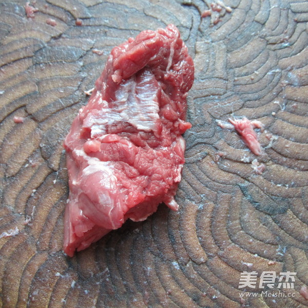 <a href=/shicai/rouqin/NiuRou/index.html target=_blank><u>牛肉</u></a>炒<a href=/shicai/mimian/YouTiao/index.html target=_blank><u>油条</u></a>的做法