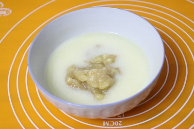 <a href=/shicai/guopin/XianJiao/index.html target=_blank><u>香蕉</u></a><a href=zt/qifengdg target=_blank><u>戚风蛋糕</u></a>步骤3