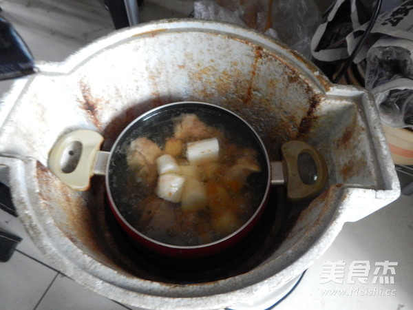 <a href=/shicai/shucai/XiHongShi/index.html target=_blank><u>西红柿</u></a><a href=/shicai/shucai/ShanYao/index.html target=_blank><u>山药</u></a>大骨汤的做法